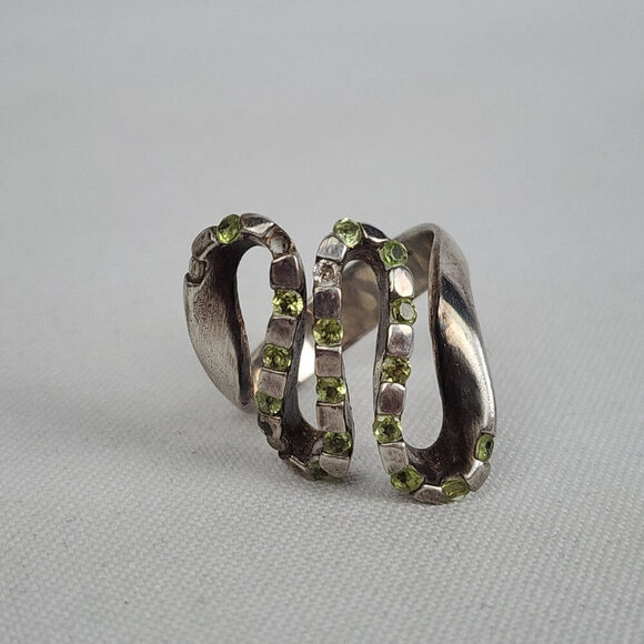 925 Sterling Silver Green Gemstone Wavy Ring Size 9 - Picture 2 of 7